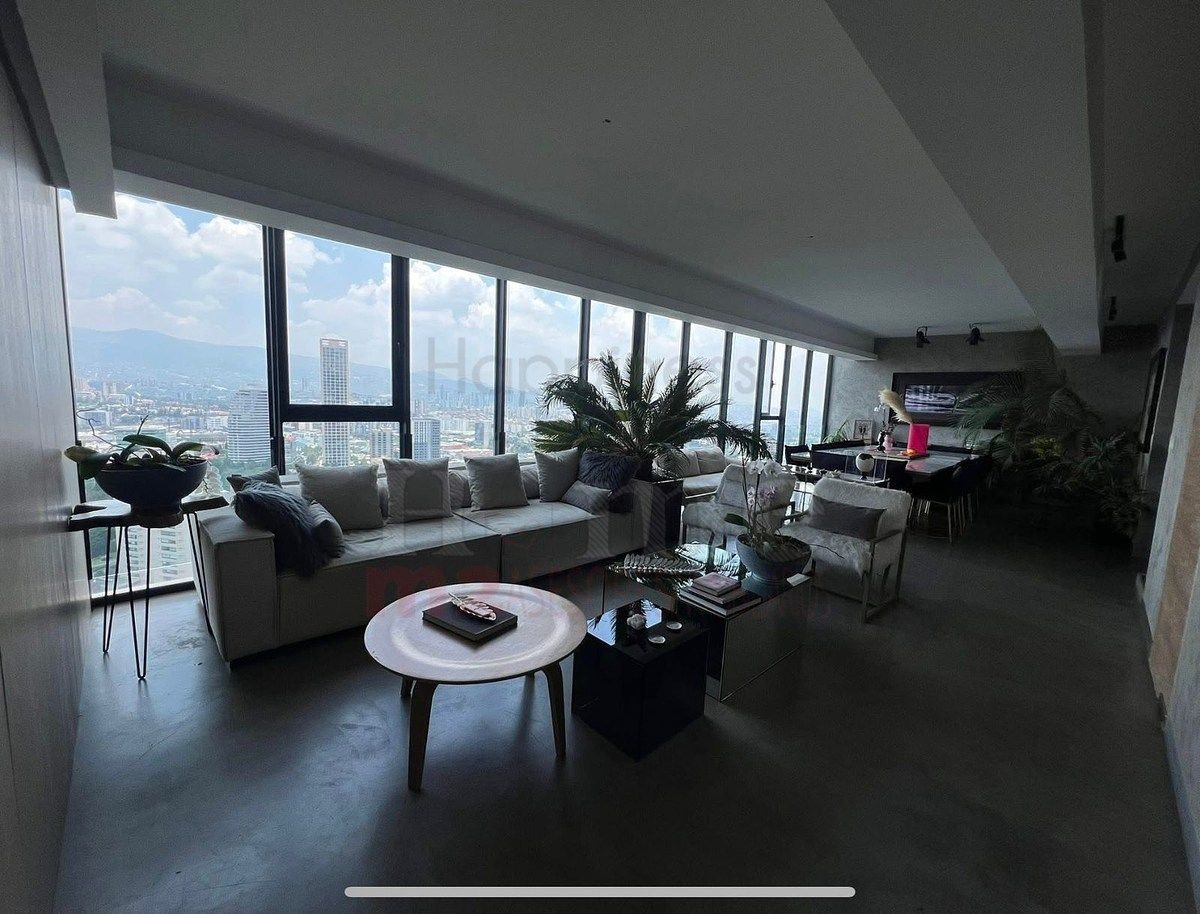 Interior de departamento en Bosques de las Lomas (foto 3)