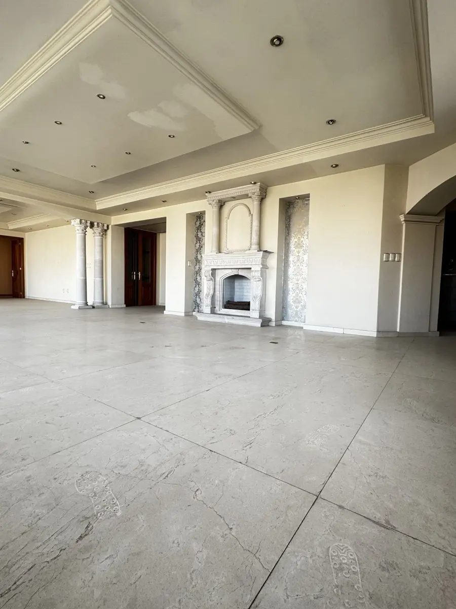 Interior de departamento en Hacienda de las Palmas (foto 3)