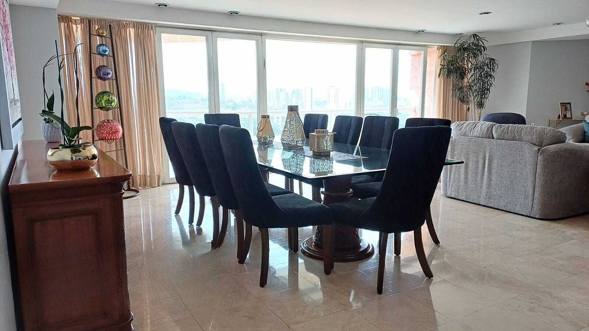 Interior de departamento en Lomas Country Club (foto 1)