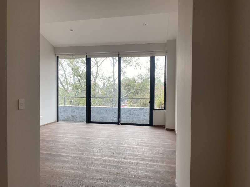 Interior de departamento en Bosques de las Lomas (foto 1)