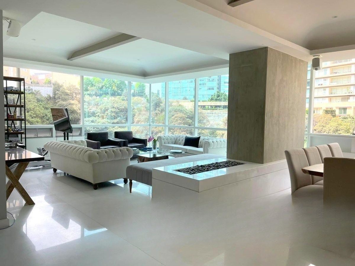 Interior de departamento en Bosques de las Lomas (foto 1)