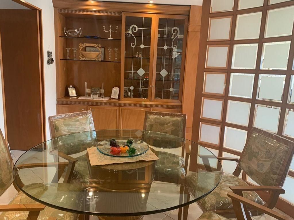 Interior de departamento en Bosques de las Lomas (foto 1)