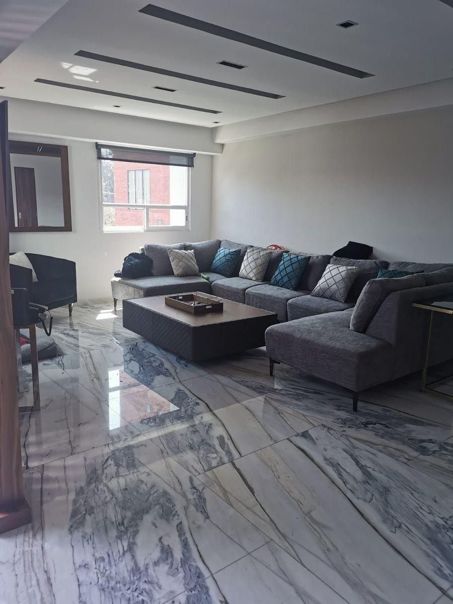 Interior de departamento en Hacienda de las Palmas (foto 1)