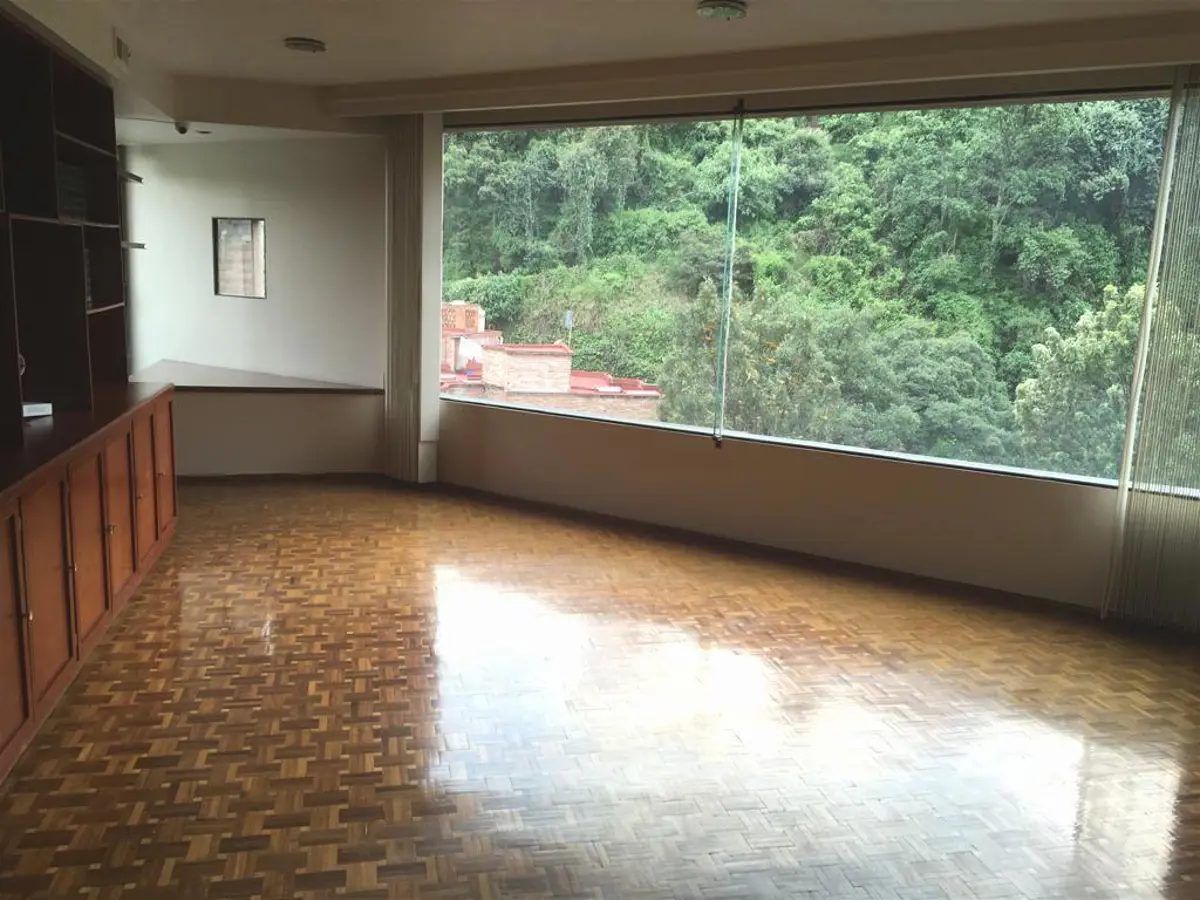 Interior de departamento en Bosques de las Lomas (foto 1)