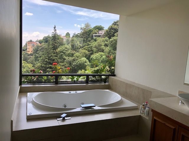 Interior de departamento en Bosques de las Lomas (foto 4)