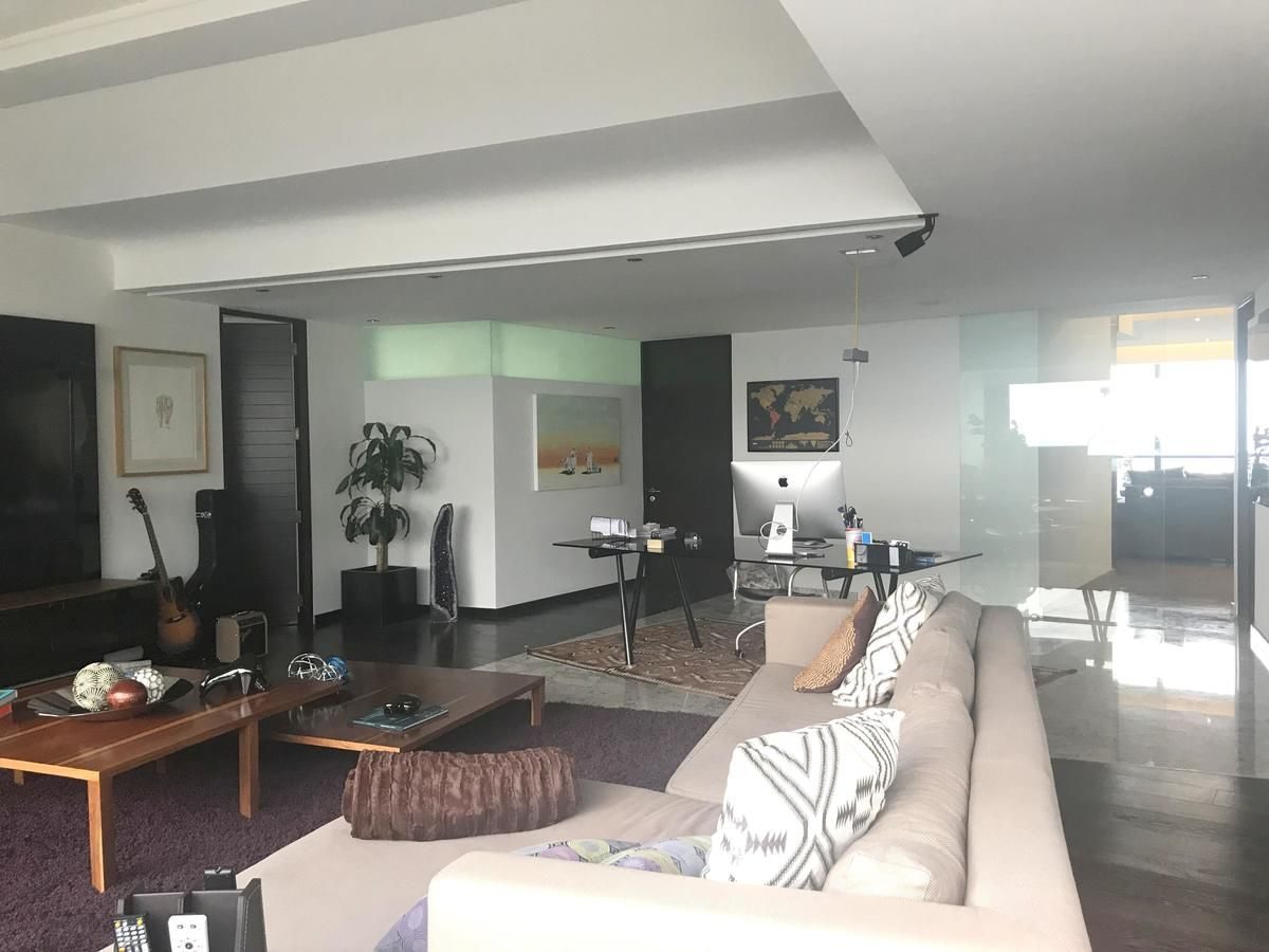 Interior de departamento en Bosques de las Lomas (foto 1)