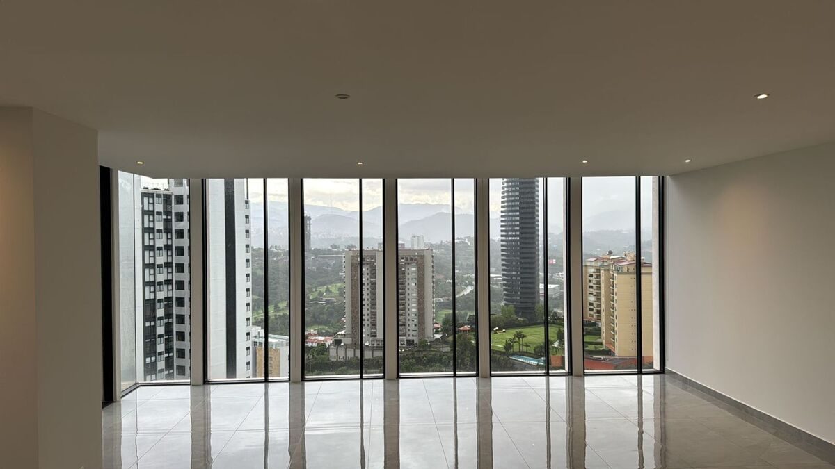 Interior de departamento en Bosque Real (foto 1)